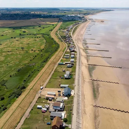 Wonderful 6 Berth Caravan For Hire At Manor Park, Hunstanton, Norfolk Ref 23028S Exterior photo