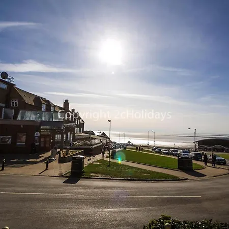 Wonderful 6 Berth Caravan For Hire At Manor Park, Hunstanton, Norfolk Ref 23028S Exterior photo