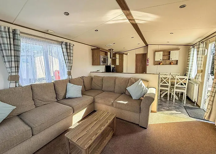 Wonderful 6 Berth Caravan For Hire At Manor Park, Hunstanton, Norfolk Ref 23028S